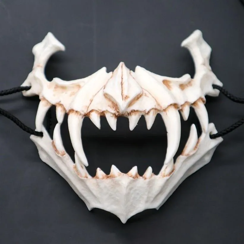Mezza maschera animale Denti lunghi Demone Samurai Maschera di osso bianco Tengu Drago Yaksa Tigre Maschera di resina Cosplay T200509242H