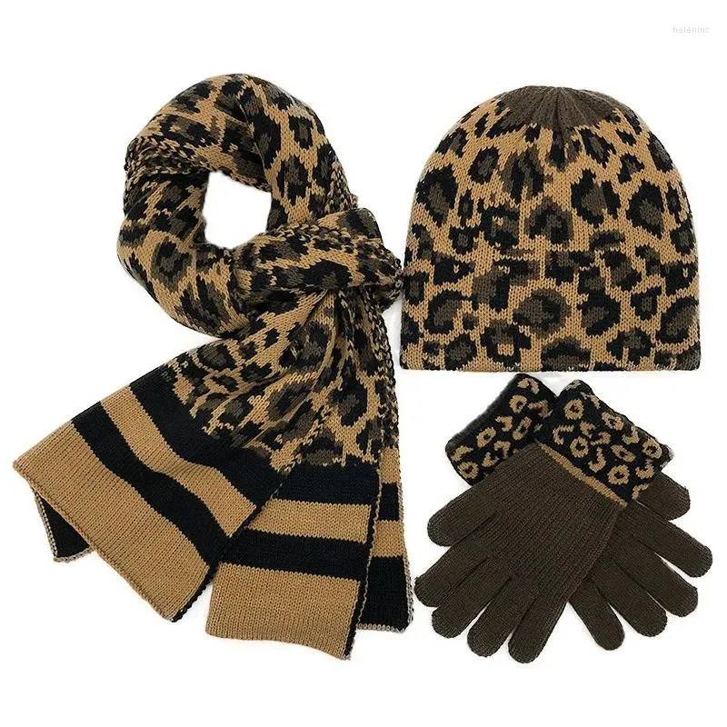 Cappelli Sciarpe Guanti Set Autunno Inverno Stampa leopardo Cappello Sciarpa Set Comodo morbido sci Baggy Beanie per le donne Caldo berretto con teschio 3 pezzi / set