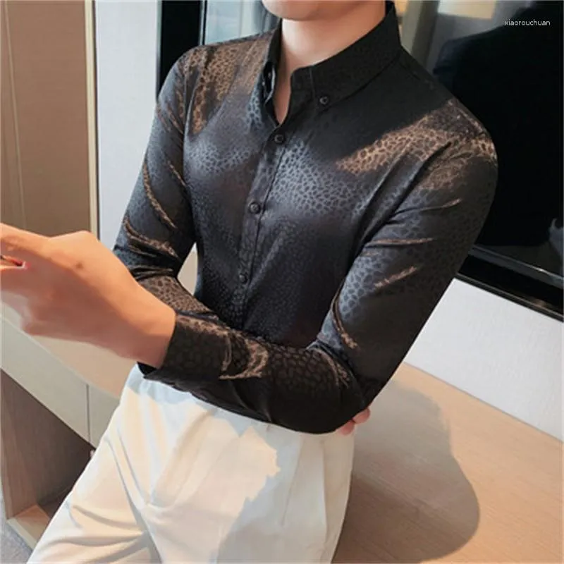 メンズカジュアルシャツ秋の明るいフラワーシャツシントップファッション汎用性のあるヒョウ柄長いスリーブカラーブルービジネス