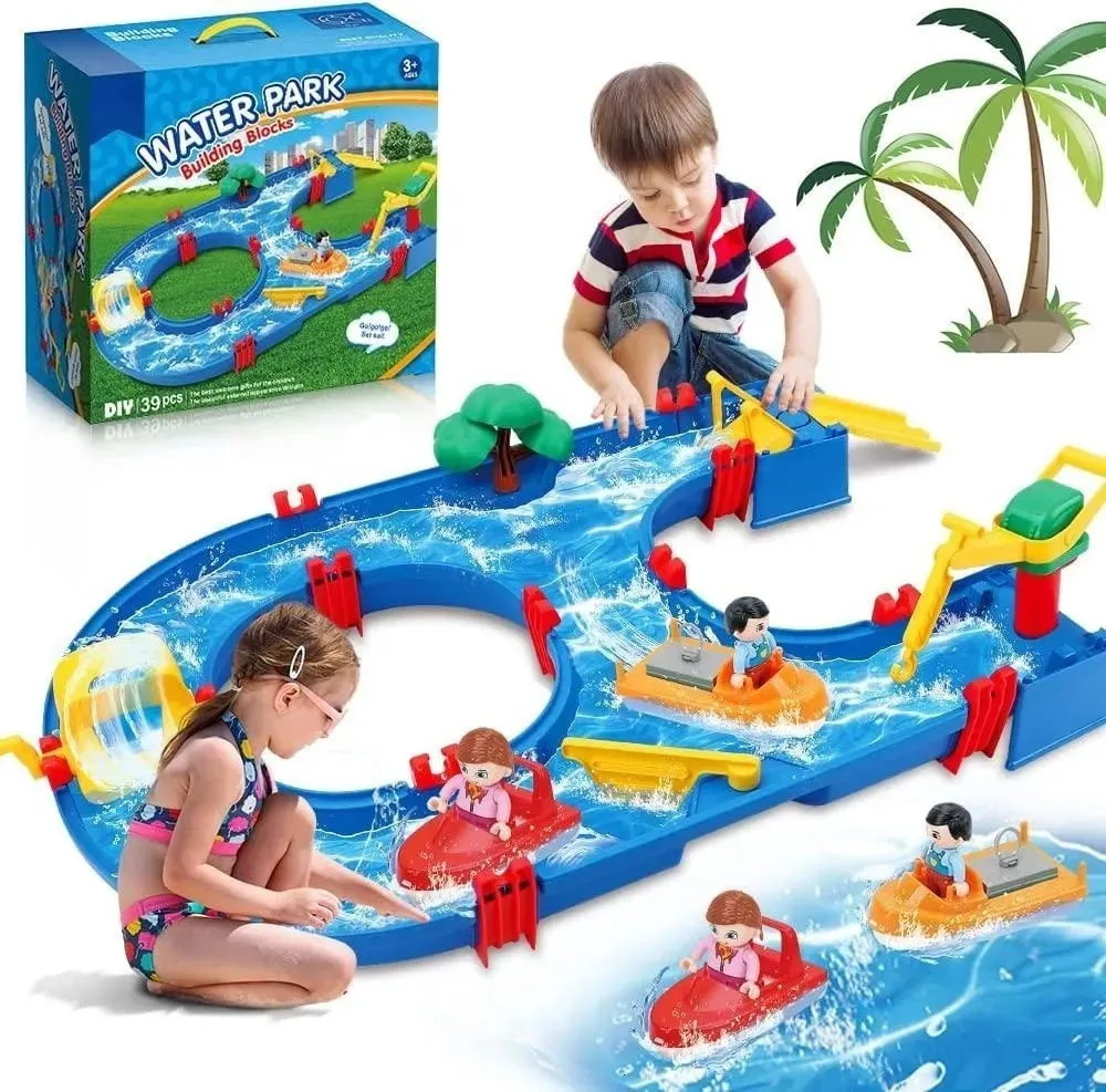 Jouets de bain pour bébé Jouet aquatique pour enfants 39 pièces DIY Mini blocs de construction de parc aquatique jouet sur table ou pelouse plage voie navigable Playset avec 2 bateaux pour enfants 230928