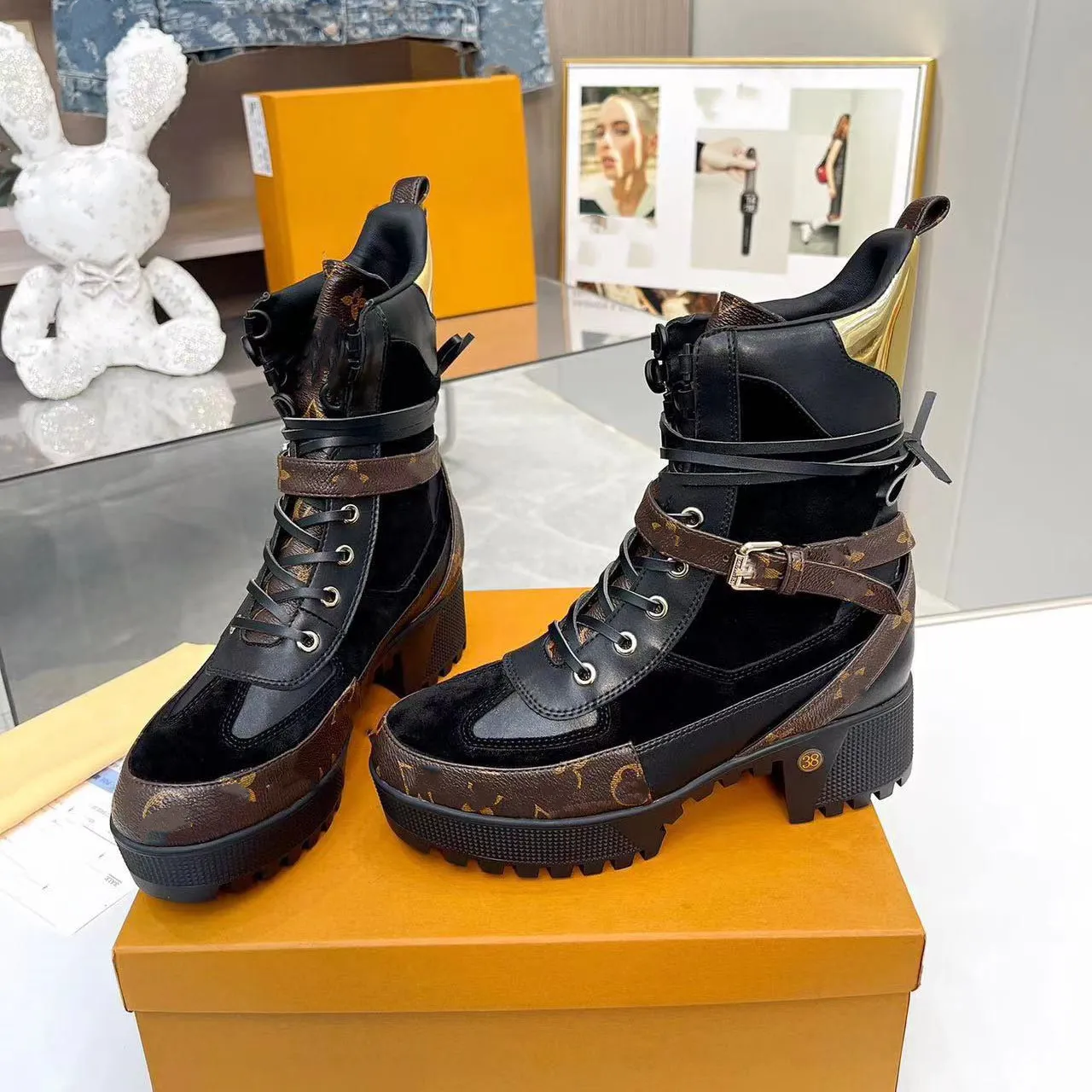 Platforma designerska Desert Boot Women Martin Boots zamszowe cielę skórzane buty płócienne beżowe haftowane koronkowe kostki