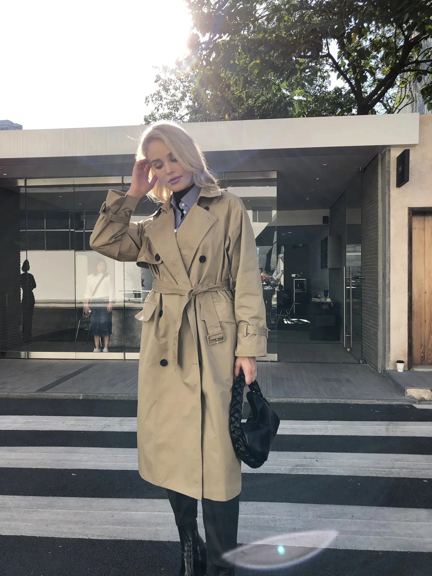 Women Trench Coats UK Marka Fashion Fall Autumn Casual Dwory piersi Prosty klasyczny, długi płaszcz z paskiem Chicka żeńska wiatrówka 230927