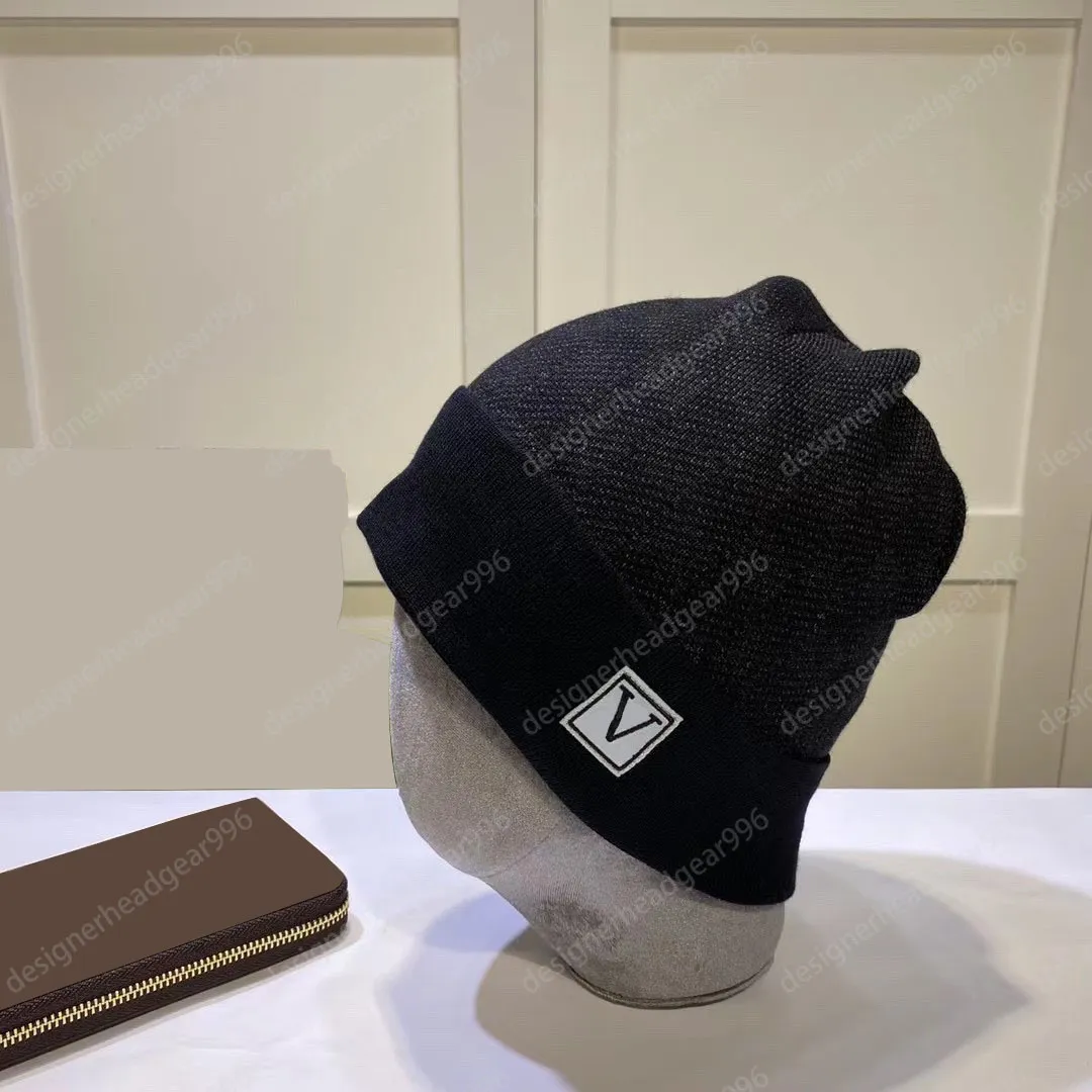 Beanie Ear Muffs Fransa Örme Şapka Lüks Beanie Cap Kış UNISEX İşlemeli Mektup Açık Hava Sporları ve Seyahat Saf Yün Takılmış Şapkalar Tasarımcı Kapağı