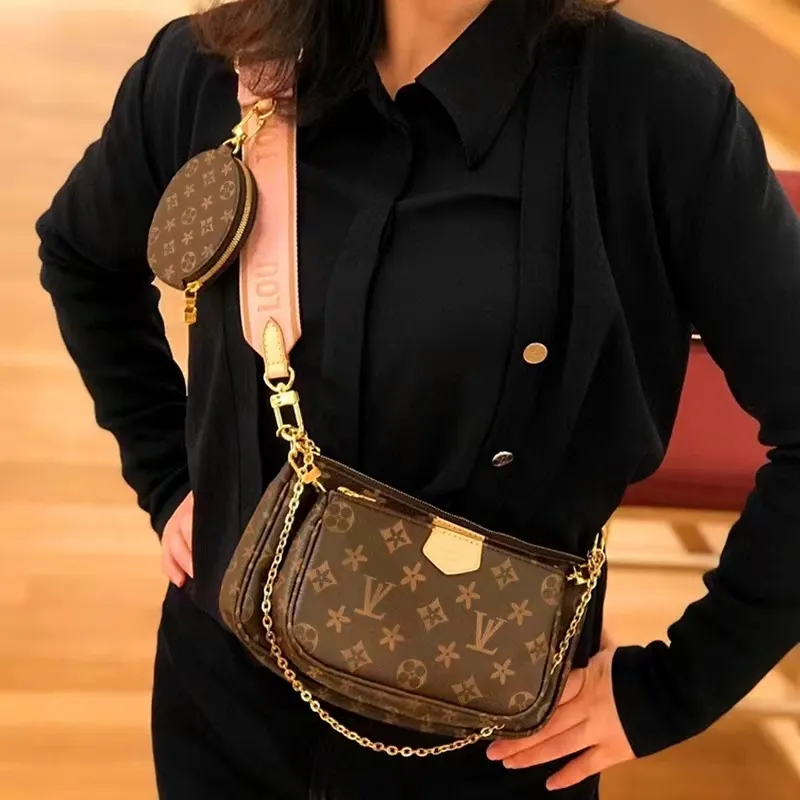 Buona tracolla a catena pochette di Louis Vuitton in Marrone