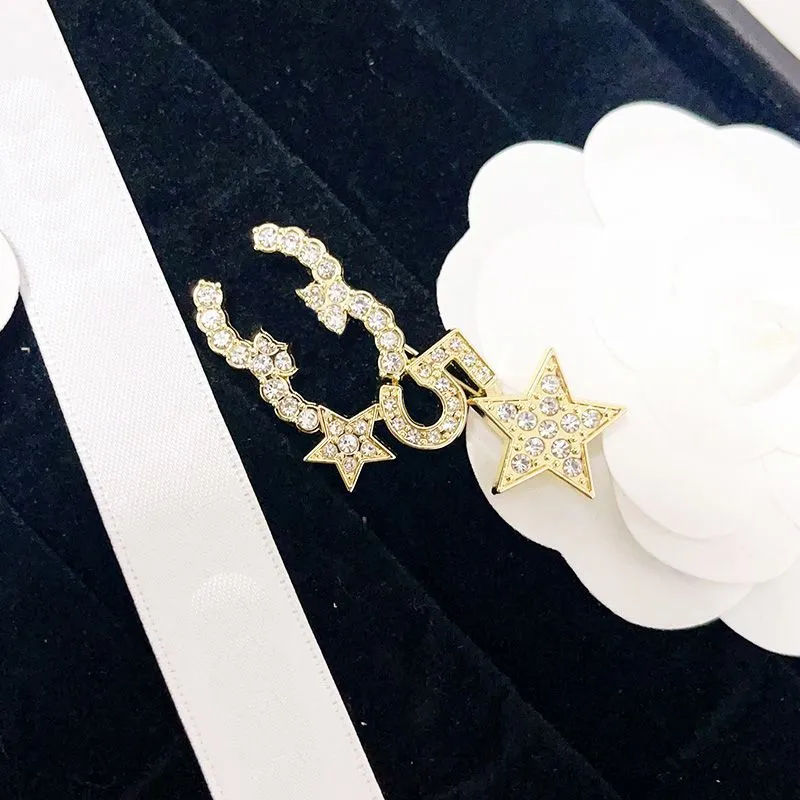 Designer diamant brosch varumärke stift stift kvinnor mens älskar gåva broscher 18k guld smycken bokstjärna stjärn stift våren ornament med låda