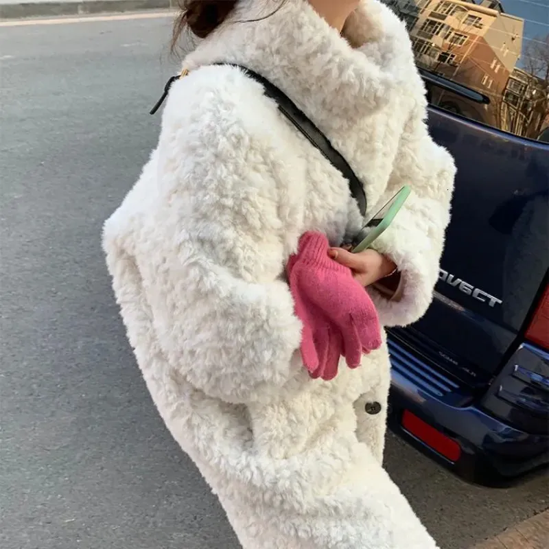 Kobiet Down Parkas Coat Kobiet Fur Fur imitacja Rabbit Pluszowy luźny stand-up wełniany płaszcz z kieszeniami Abrigos Mujer Invierno 230927