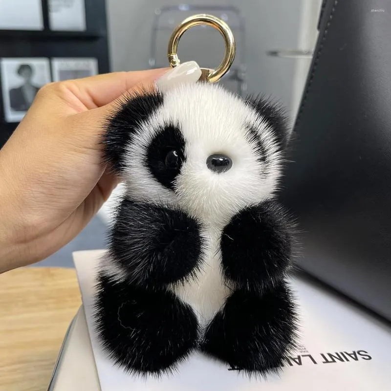 Keychains 13cm högkvalitativ lyxig riktig panda hänge nyckelring kvinnor söt dockväska bil nyckelring bakspegel prydnad män gåva