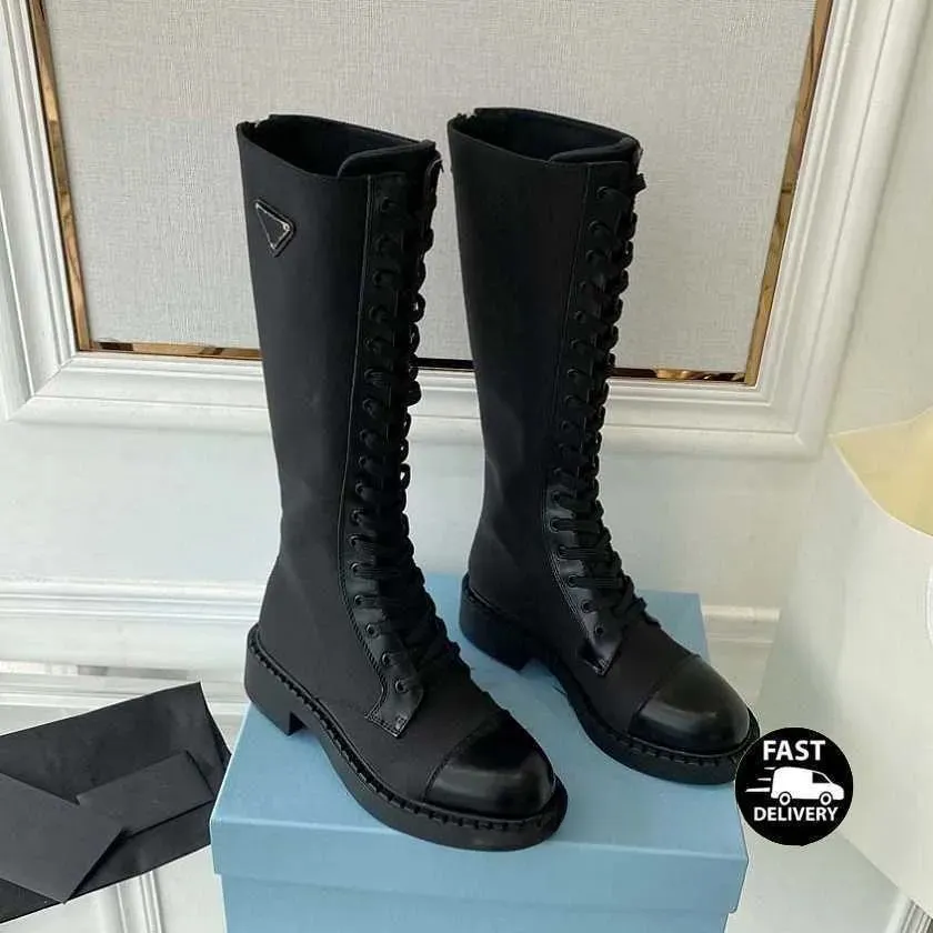 Triângulo escovado couro nylon joelho botas grossas salto bloco amêndoa toe lace-up zip botas femininas designers de luxo bota sapatos de moda tamanho de sapato de fábrica 35-40