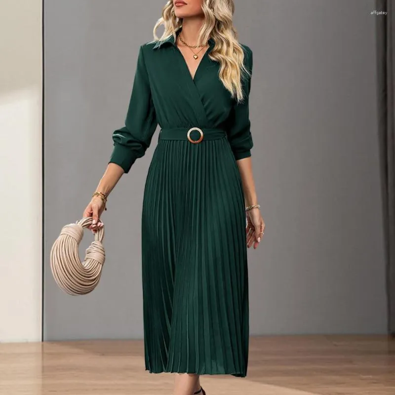 Robes décontractées Robe midi plissée d'automne élégante Conception de revers élégant Coupe amincissante Manches longues Une ligne pour les mariages cocktails