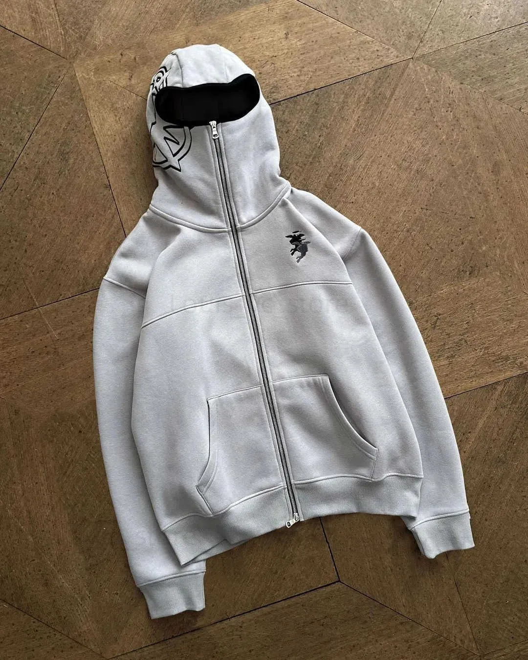 Мужские толстовки с капюшоном Японское аниме с вышивкой Harajuku Hoodie Повседневная спортивная одежда Толстовка с капюшоном на молнии Верхняя одежда в стиле панк Уличная одежда T230928