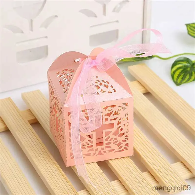 Décorations de Noël 20pcs Crossing Laser Cut Chariot Candy Box Baby Shower Baptême Garçon Fille Anniversaire Communion Baptême Décoration De Mariage