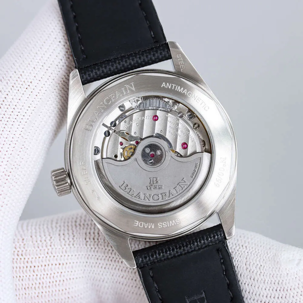 デザイナー50人の男性のための透明な透明なラミナスwritst時計