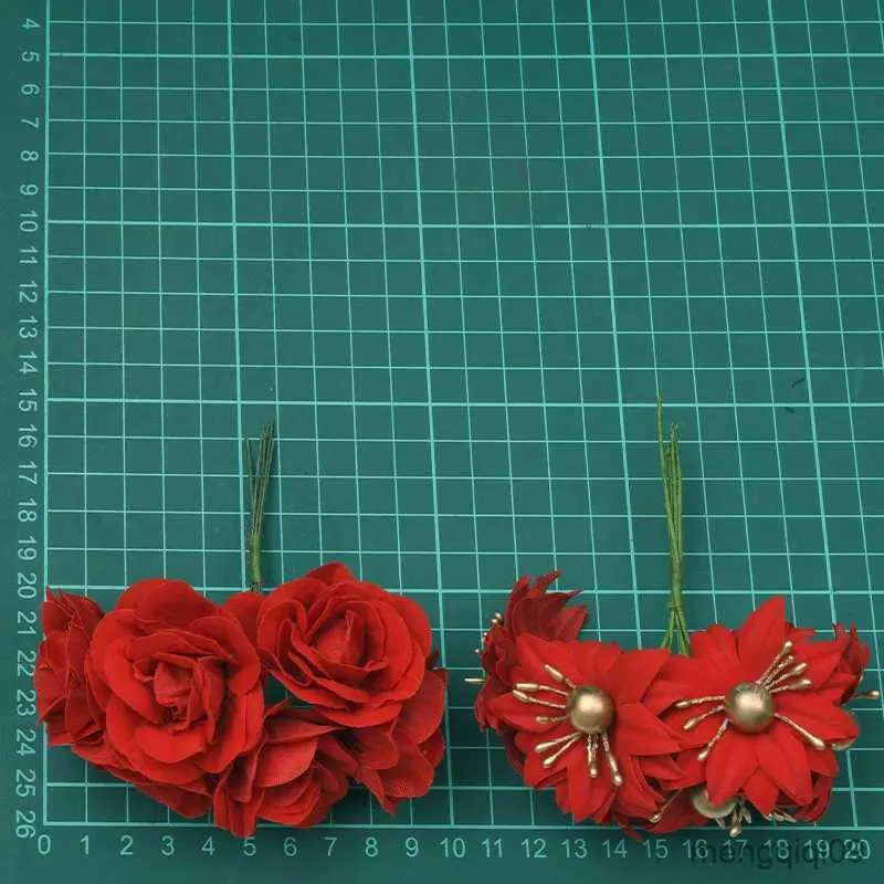 Weihnachtsdekorationen, Mini-roter kleiner Weihnachtsblumenstrauß, künstliche Seidenblumen für Hochzeitsdekoration, DIY-Kranz