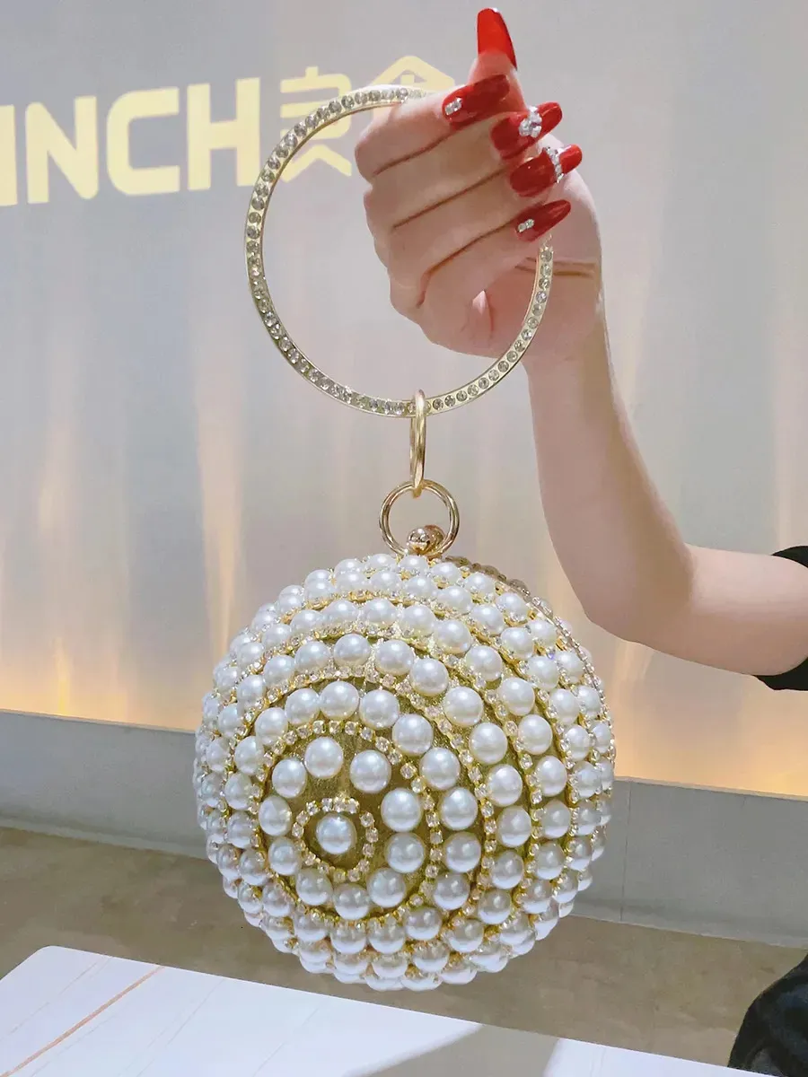 Kvällspåsar Rund Pearl Clutch Purse Mini Handväska Lyxig elegant kvällsväska Ringhandtag för kvinnor Bride Bridesmaid Wedding Party Handbag 230927