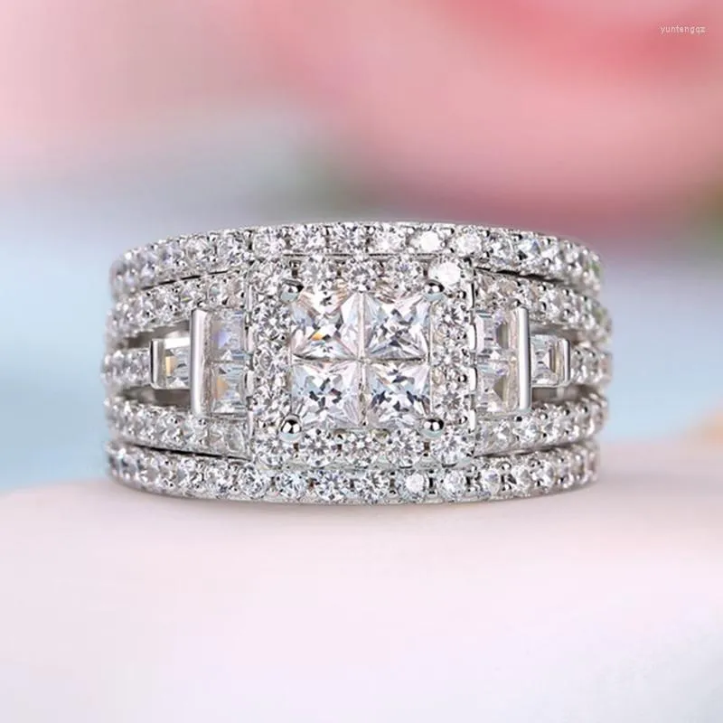 Anneaux de mariage Huitan à la mode de luxe pour femmes avec zircon cubique brillant Design de mode accessoires féminins bijoux de couleur argent