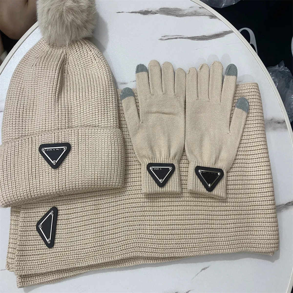 2023 Luxe Designer Sjaal Muts Handschoen Set Vrouwen Winter Muts Sjaal Set Warme Gebreide Muts Winter Outdoor Mode sjaal Sjaal Hoed 881cddf