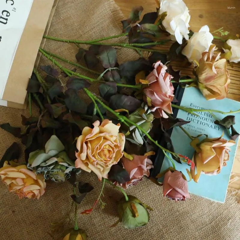 Dekorative Blumen, 3 Köpfe, getrocknet aussehender Rosenzweig, faltig, künstlich, für Zuhause, Tischdekoration, Valentinstag, Geschenk, Weihnachten, Flores