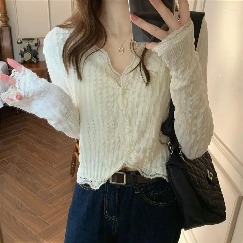 Blouses Femmes Chemises Femmes Casual Mode Slim Sweet Belle All-Match Dentelle Spring Design V-Col Sexy Rétro Coréen Chic Vetement Femme