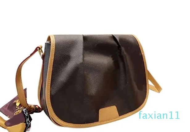 Büyük Kapasiteli Çantalar Klasik Eski Çiçek Mektubu Crossbody Çantalar Flep İç fermuar Cep Metal Donanımı Manyetik Toka Debriyaj Çantası