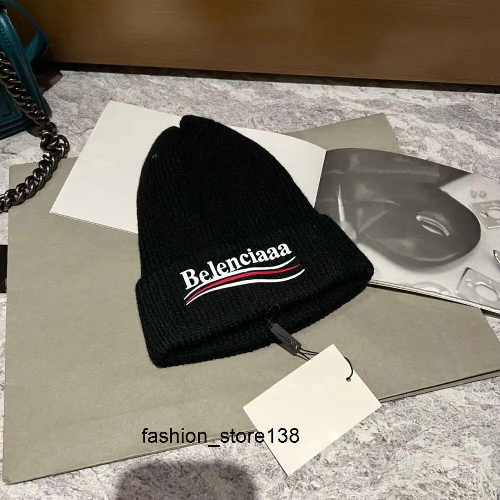 Berretti Beanie/Skull Designers Beanie Cappelli lavorati a maglia lettera di lusso cappello invernale Protezione dal freddo esterno caldo peluche morbido popolare Moda uomo e donna cap 7