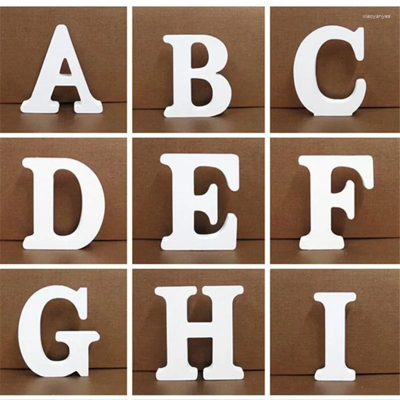 Dekoratif figürinler 1pc 10cmx10cm beyaz ahşap mektup İngilizce alfabe diy kişiselleştirilmiş isim tasarım sanat zanaat ücretsiz ayakta duran kalp düğün