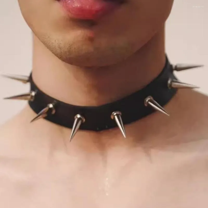 Choker Spike Punk Collar Kvinnliga kvinnor Män Svart Leather Studded Nitets Chocker Halsband Goth smycken Gotiska tillbehör