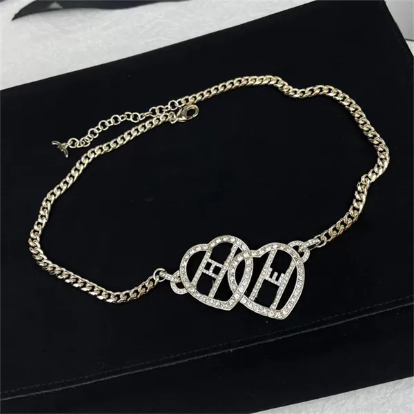 مخططات رسائل مزدوجة مصمم C قلادة قلادة Ccity Pearl Gold Necklace for Women Wedding Party Jewelry 32143