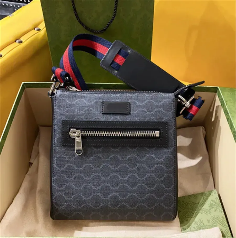 Yeni Erkekler Crossbody Omuz Çantası Stilleri Çeşitli Boyutlar Çantalar Lüksler Tasarımcıları Çantalar Pochette Birden Fazla Cep Moda Messenger Çantası Satış V005