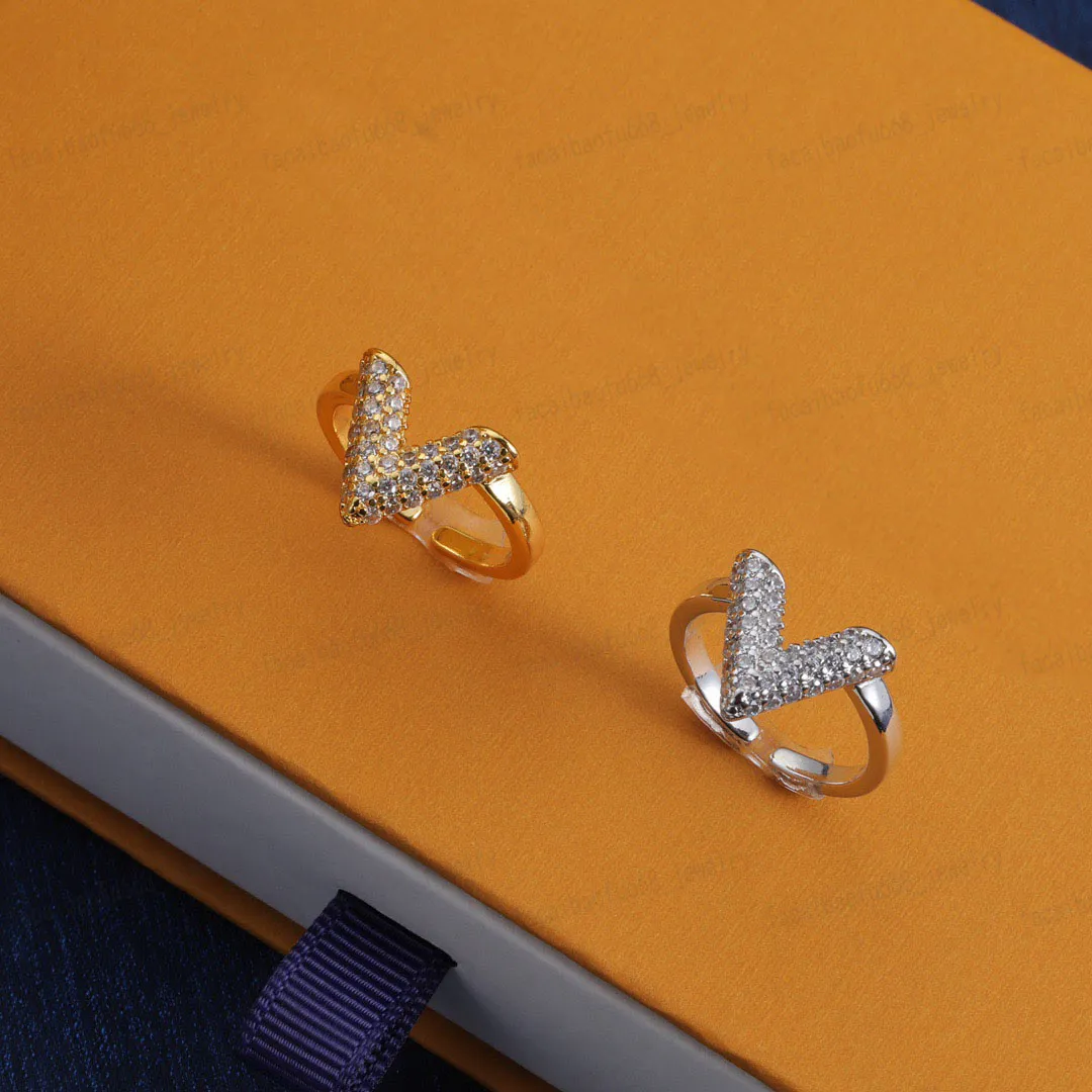 Anello con alfabeto con zirconi incorporato di lusso e moda, semiaperto, regolabile, oro/argento 2 argento, San Valentino, Natale, regalo