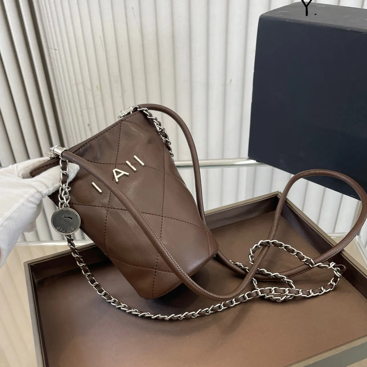 NIEUWE ARVALS Women Chain Bag Small Waste Bag Nieuwe Cup Barrel Luxuresas Nieuwe brief Diamant Checker Bag Designer Bag Fashion Handtas 18 cm