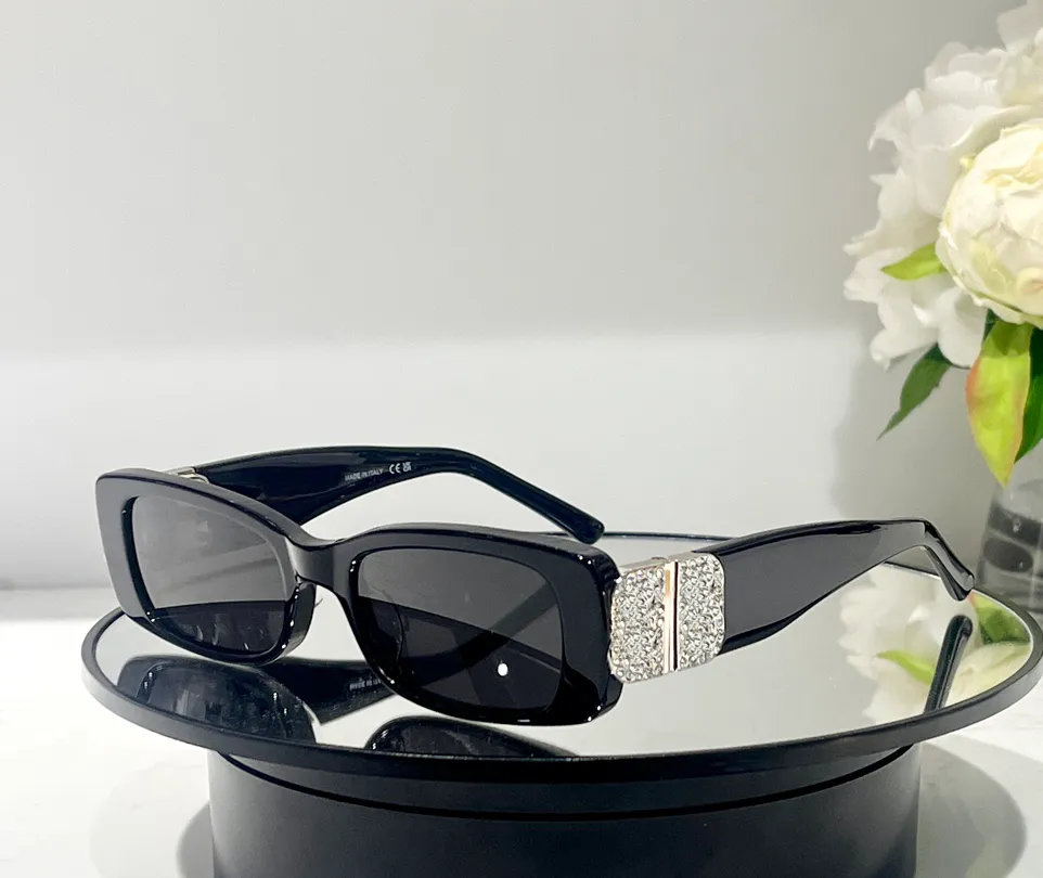 Elegant Rectangle Sunglasses - Womens Designer Shades with 