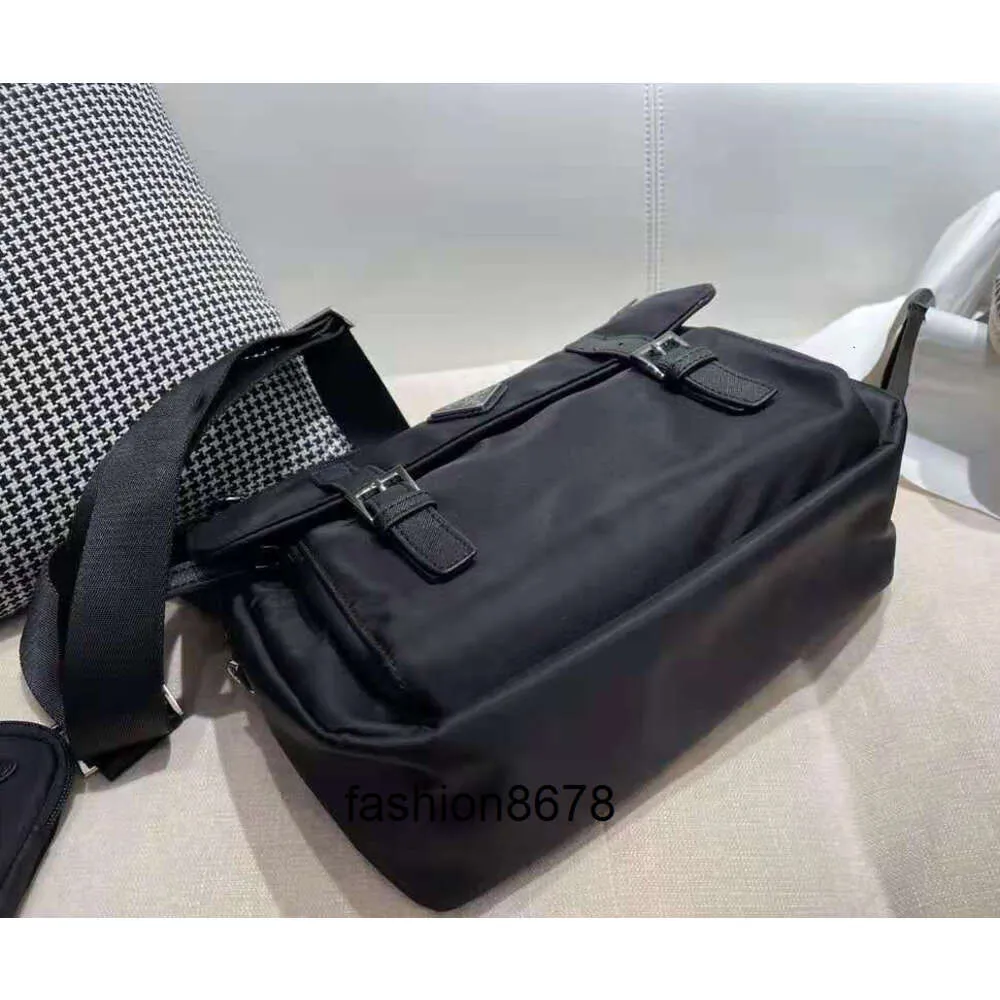 Tendência superior 2021 moda bolsas para laptop all-match bolsa designer clássico material de náilon estilo unissex