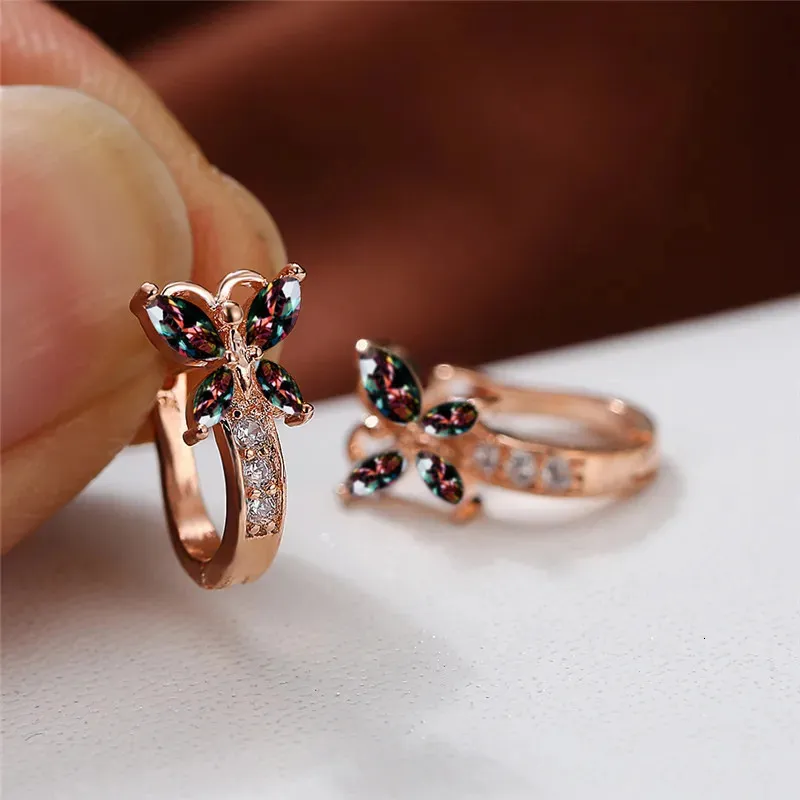 Stud Rainbow Crystal Hoop Brincos Multicolor Zircon Pequena Borboleta Rosa Cor De Ouro Casamento Para Mulheres Boho Jóias 230928