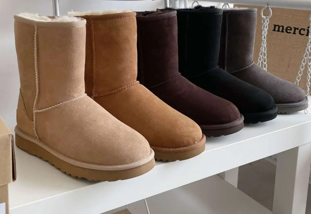 أحذية أسترالية نساء Ultra Mini Snow Boots مصمم الشتاء الكلاسيكي القصيرة II Boot في الكاحل من جلد الغنم الحفاظ