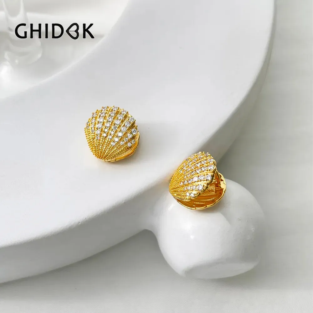 Stud GHIDBK Hermoso clip de concha chapado en oro de 14 quilates con piedras Cz con incrustaciones de joyería de vacaciones en la playa de moda 230928