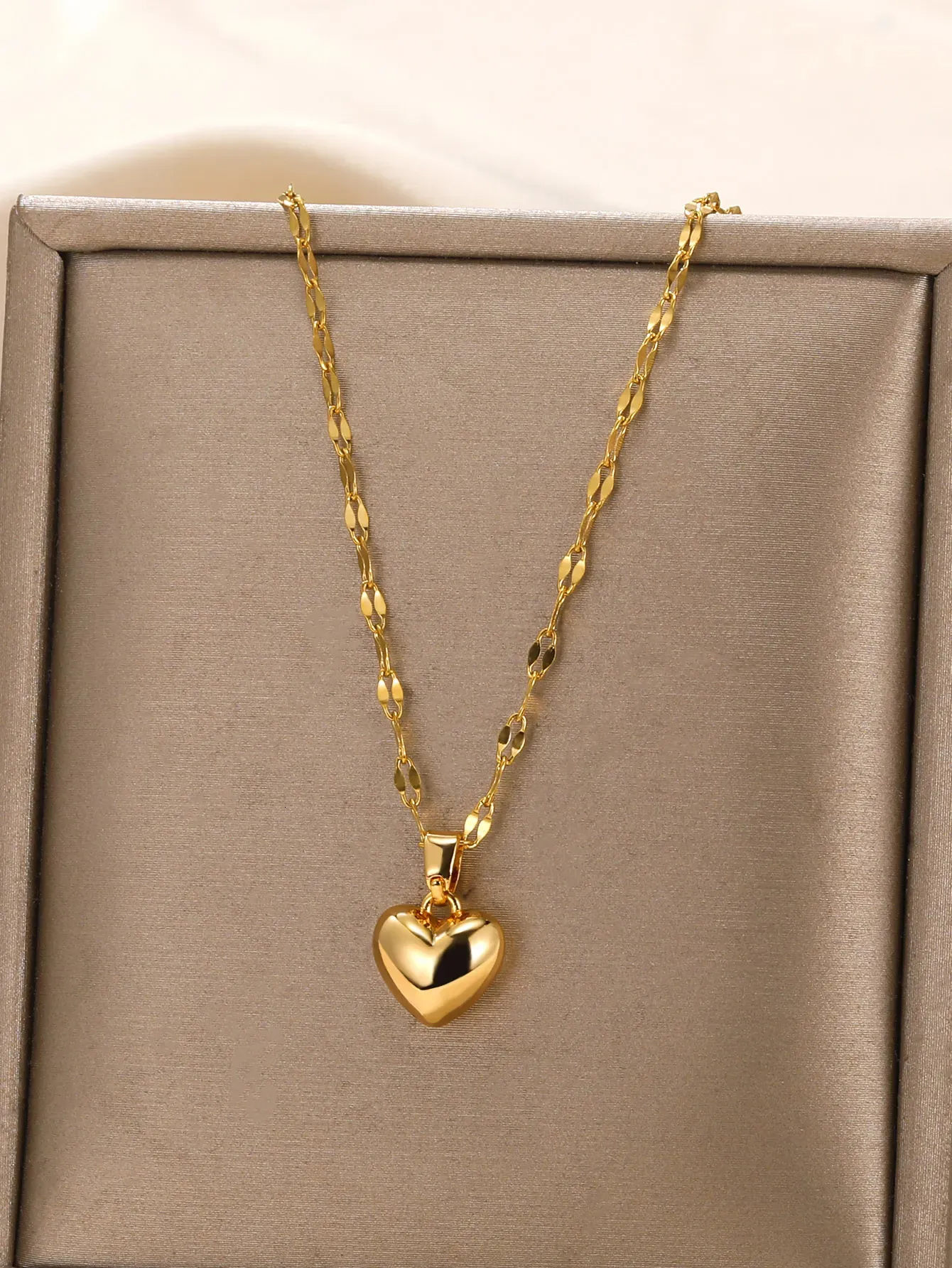 Pendant Necklaces Stainless Steel Love Heart Necklace For Women Trendy Lip Chain Simple Jewelry 230928