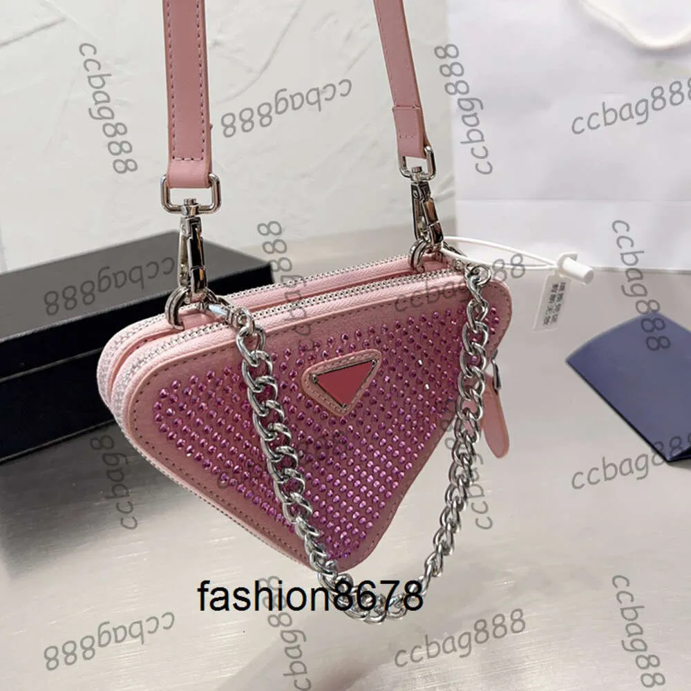 أعلى P الأكياس المسائية المصمم الخالدة Strass Triangle Bags Mini Vaity Cosmetic Case with Silver Bracelet Bracelet Handle Totes Leather Crossbody Counterbag