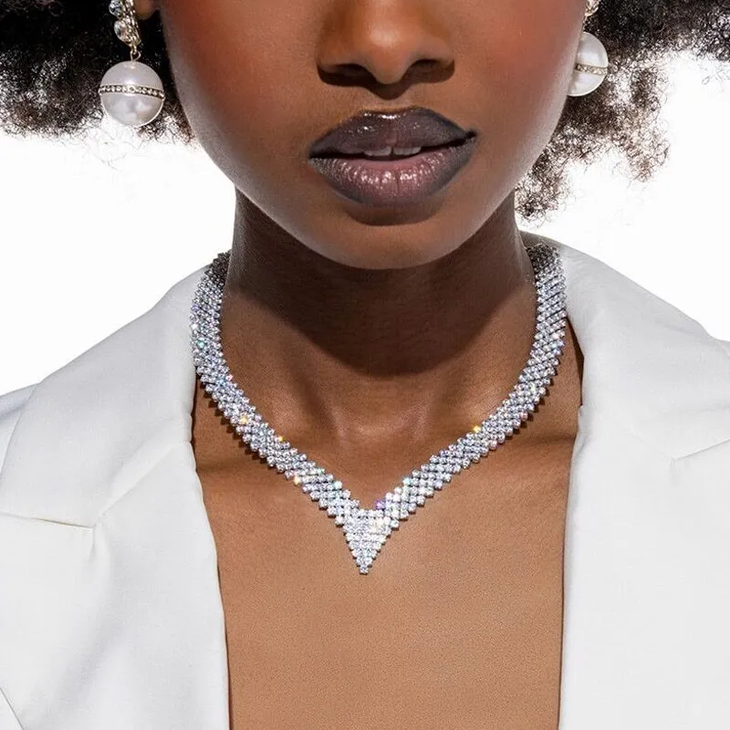 Festive Versatile Fashion V-Shape Pendentif Sexy Super Shiny Full Diamond Collier Femmes Clavicule Chaîne Ras Du Cou