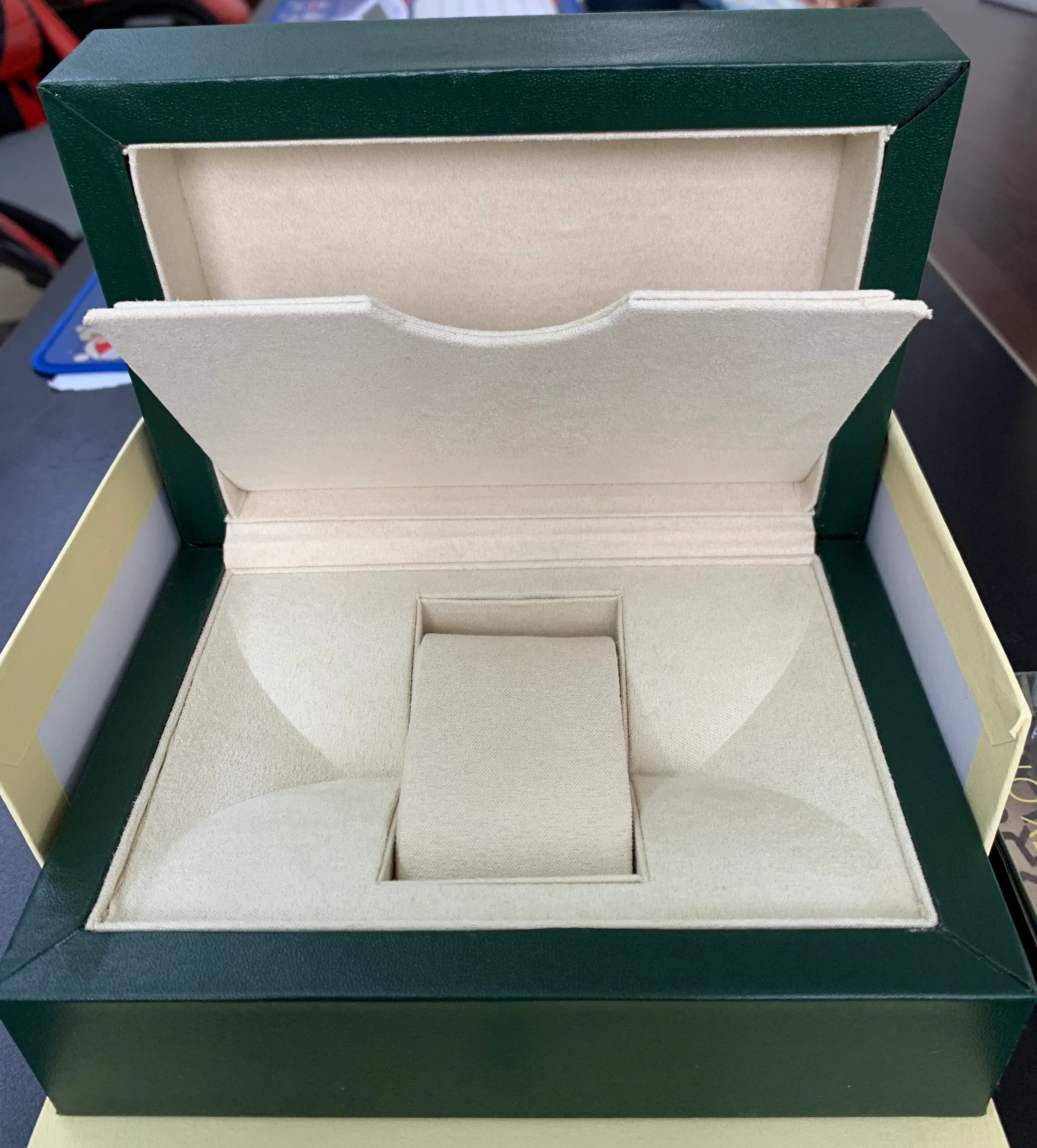 Uhrenaufbewahrungsbox-Zubehör in Grün von Top-Marken wird nicht separat verkauft, sondern muss zusammen mit der Uhr bestellt werden. Bitte haben Sie Verständnis