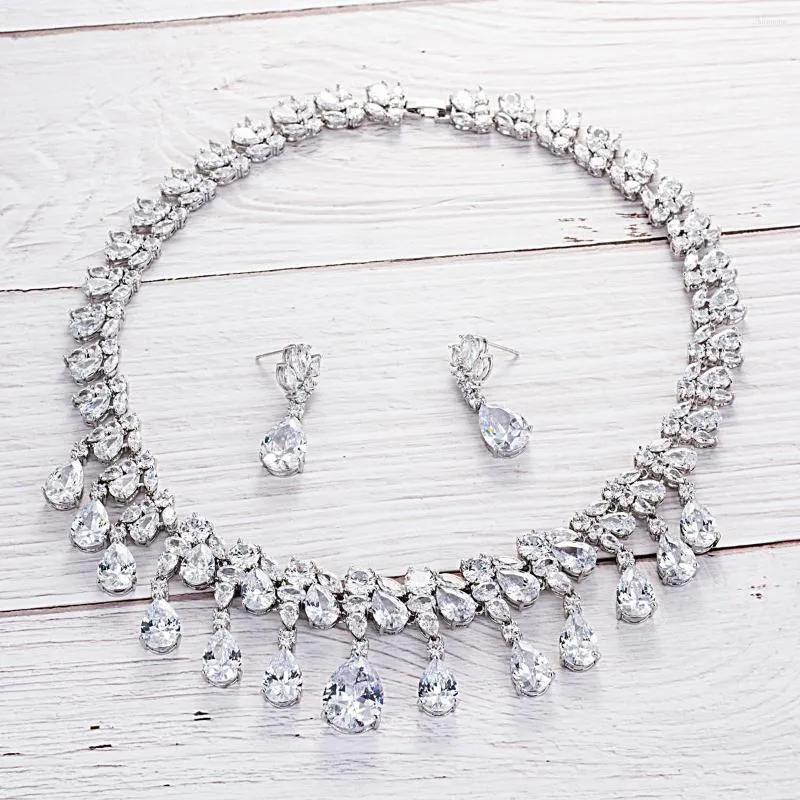 Ketting oorbellen set 2023 Crystal cz zirkoon bengelen bruids bruiloft oorbel sets voor vrouwen feest prom sieraden accessoires cn10011