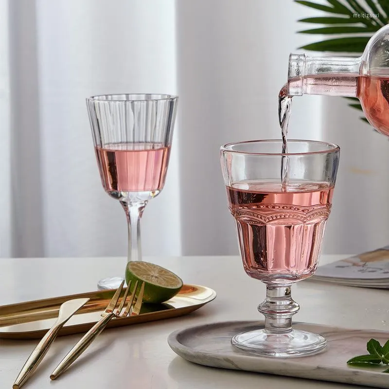 ワイングラス2PCSレトロガラスエンボス型シャンパンフルートホームジュースカップ飲酒バーウェディングパーティーゴブレットドリンクウェアギフト