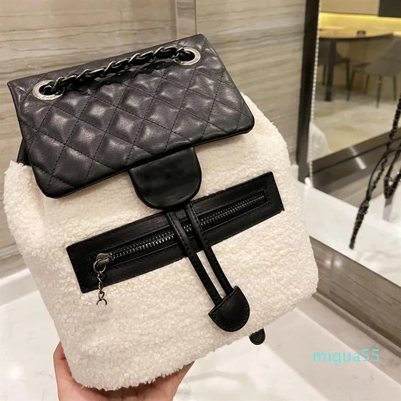 Designer Fur Backpack Bags de grande capacidade de dupla cadeia de dupla cadeia externa Sacoche Boy Girls School Street Fashion Trend High Quality Luxury B252P
