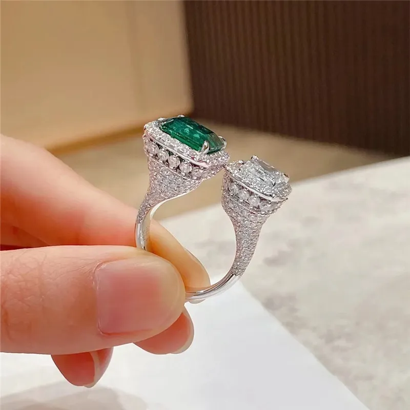 2023 INS Top Sell Wedding Rings mousserande lyxiga smycken 925 Sterling Silver Princess Cut Emerald Party CZ Diamond Promise Women Justerbar öppen ringgåva