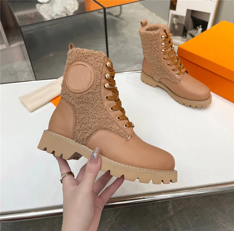 Women Designer Iconic Territory Flat Ranger Boots Calf Leather And Wool Platform Lace Up Casual Style Block Heels Treaded Rubber Outsole Sneakers With Box