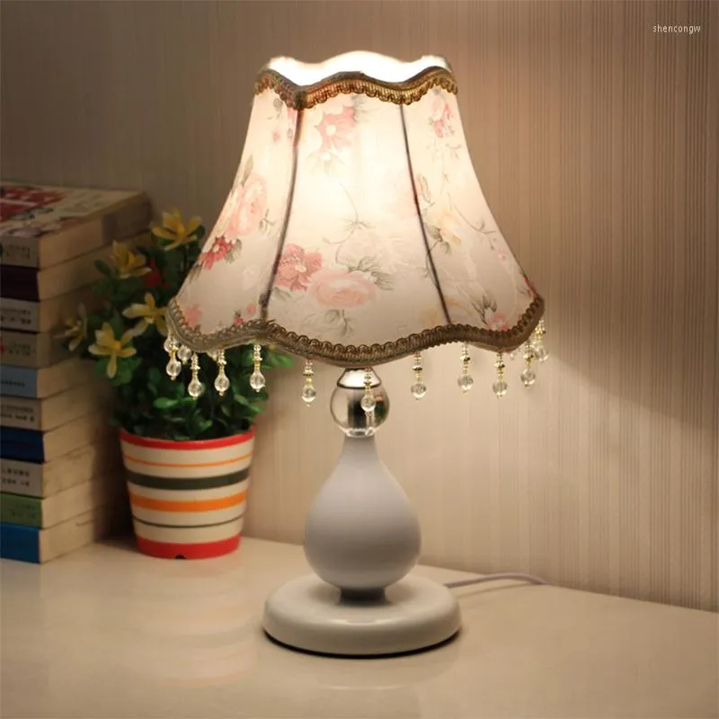 Lâmpadas de mesa Vintage clássica para lâmpada de cabeceira de cabeceira do quarto Luzes de mesa de cristal europeu