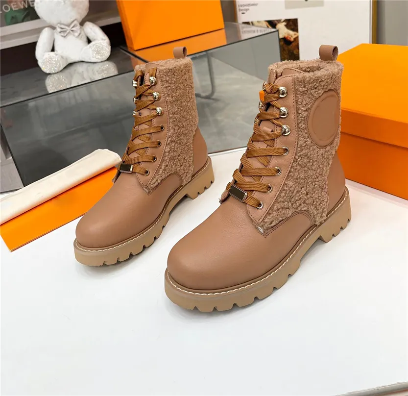 Botas Planas Ranger Designer Iconic Territory Couro de bezerro e plataforma de lã com cadarço estilo casual salto bloco solado de borracha com rasto tamanho 35-41