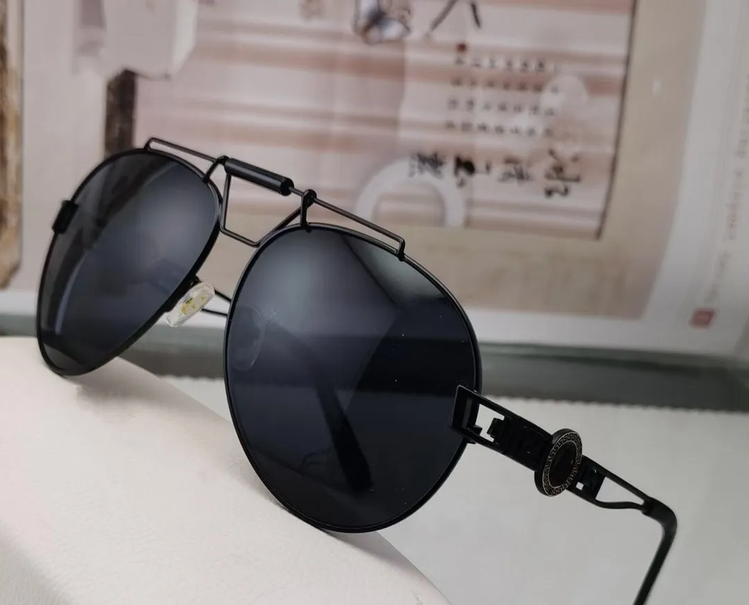 Роскошные дизайнерские солнцезащитные очки мужчины женщины винтажные оттенки вождения поляризованные солнцезащитные очки мужские солнцезащитные очки модная металлическая планка солнцезащитные очки щита kyewear001