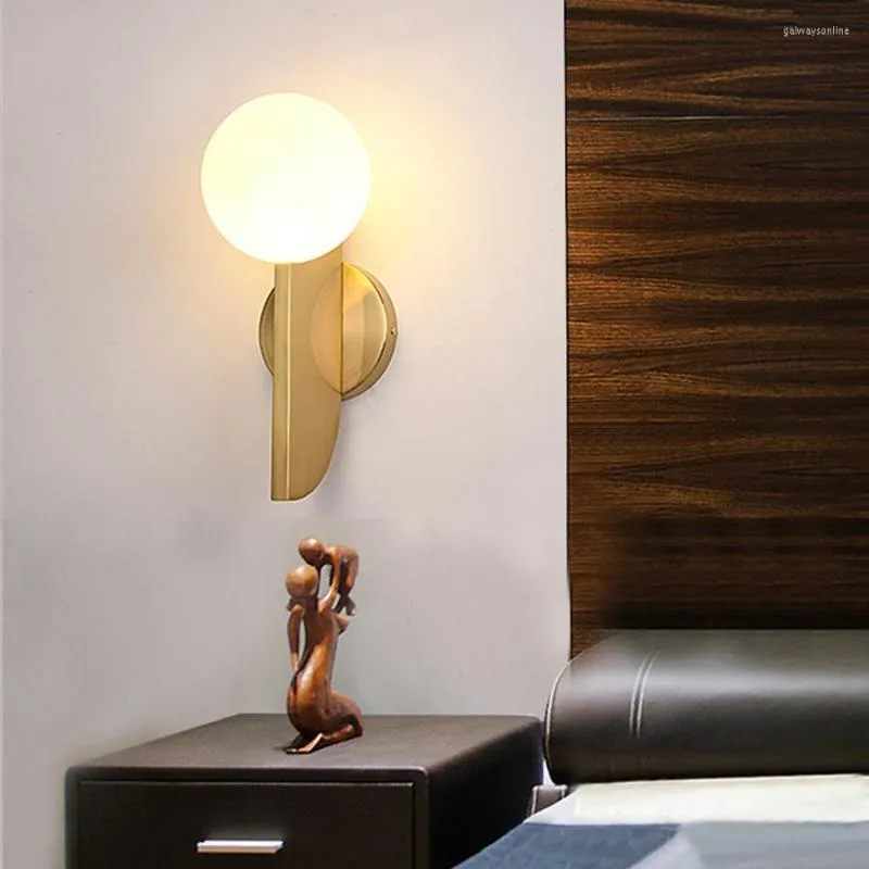 Vägglampa nordiskt kreativt glas boll ljus guld korridor gång sovrum sovrum badrum spegel front