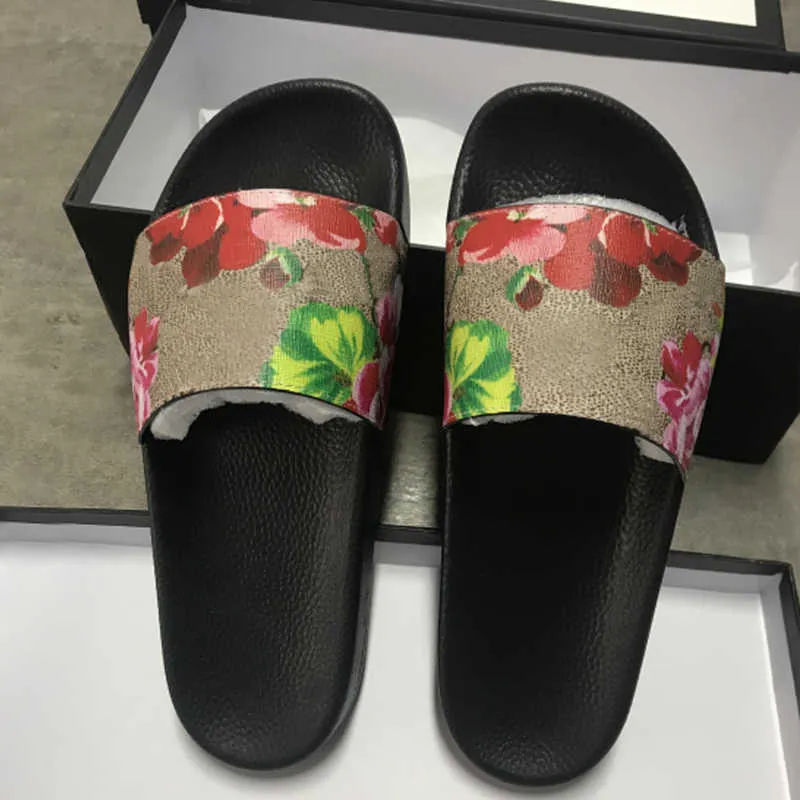 Moda Men Slipper Shapper Luxury Mulheres sandálias deslizantes deslizantes de borracha branca preta larga lisa plana no verão traseiro fino de fundo fino de praia de praia com caixa no010