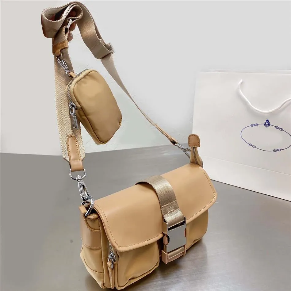 2021 Новейшие сумки на плече высококачественные нейлоновые сумки продают роскошные дизайнеры кошелька.